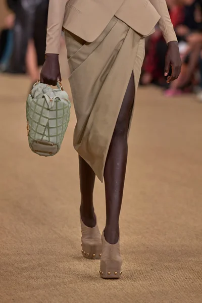 Look 13